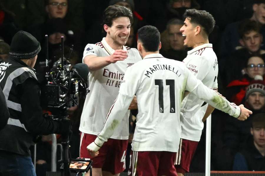 Premier League Saturday round-up: Arsenal move six points clear, Wolves get first win as Brighton beat Burnley